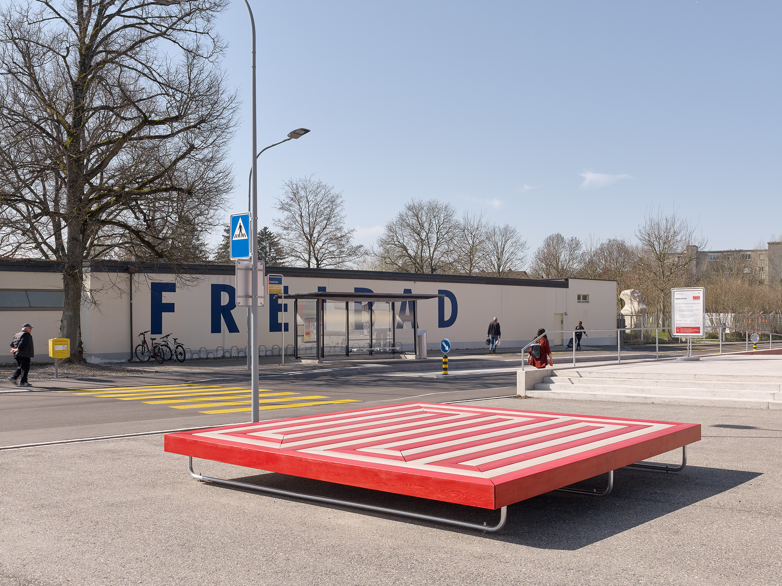 Farbsockel by Kerim Seiler